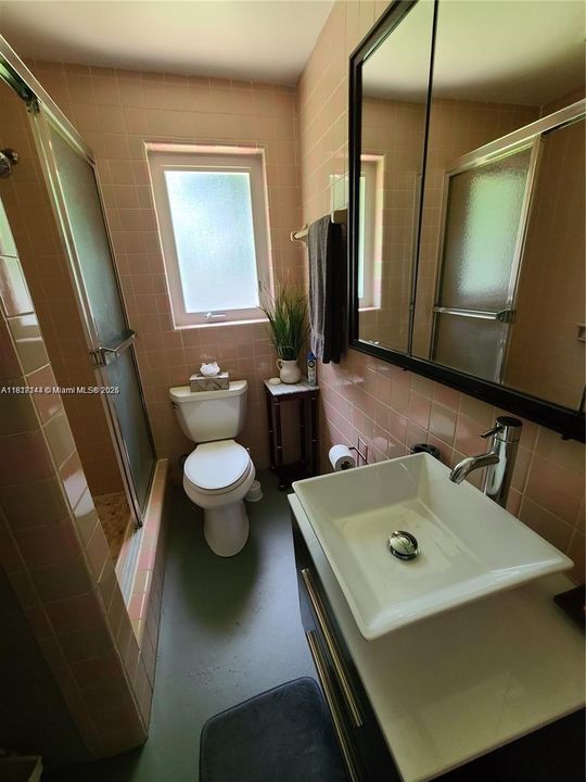 合同活跃: $4,200 (2 贝兹, 2 浴室, 1400 平方英尺)