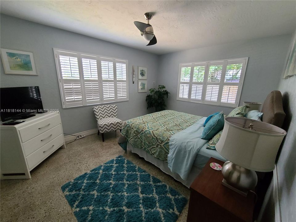 合同活跃: $4,200 (2 贝兹, 2 浴室, 1400 平方英尺)