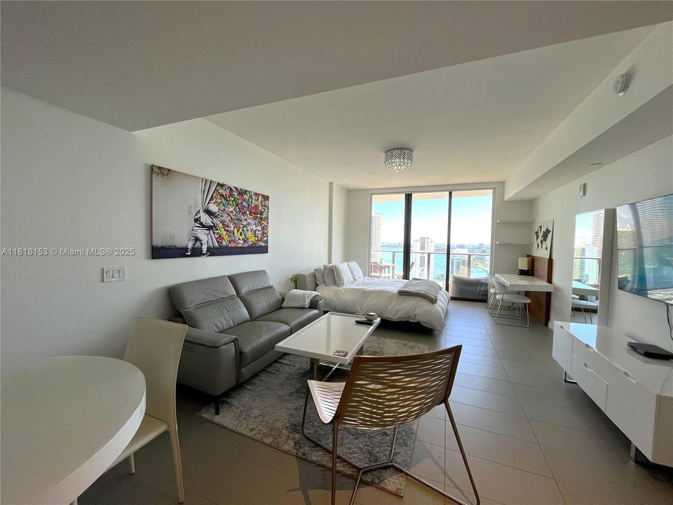 最近售出: $385,000 (0 贝兹, 1 浴室, 580 平方英尺)