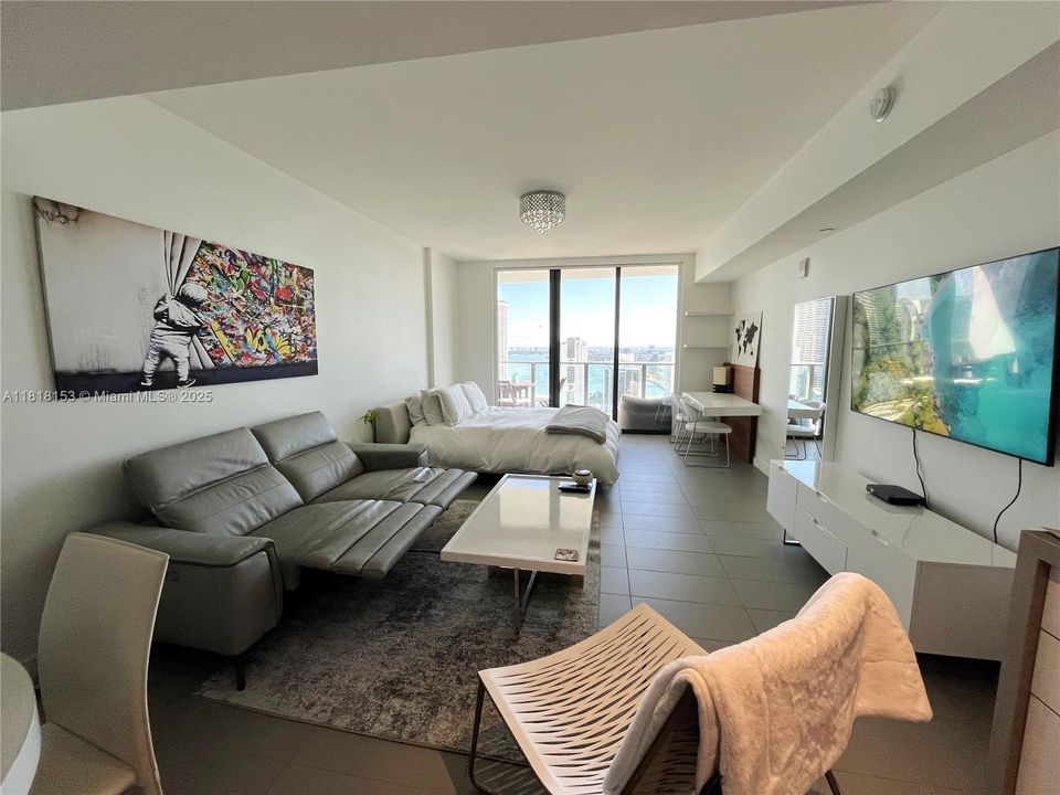 最近售出: $385,000 (0 贝兹, 1 浴室, 580 平方英尺)