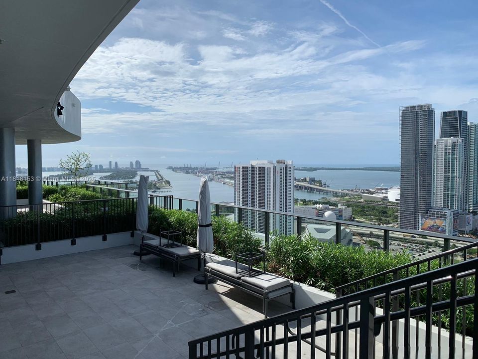 最近售出: $385,000 (0 贝兹, 1 浴室, 580 平方英尺)