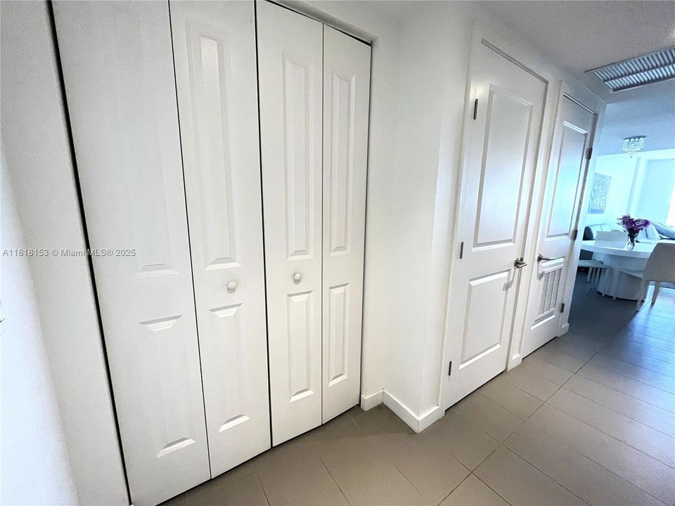 最近售出: $385,000 (0 贝兹, 1 浴室, 580 平方英尺)