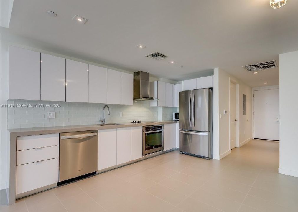 最近售出: $385,000 (0 贝兹, 1 浴室, 580 平方英尺)