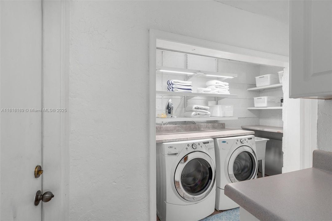 На продажу: $1,149,000 (2 спален, 2 ванн, 1440 Квадратных фут)