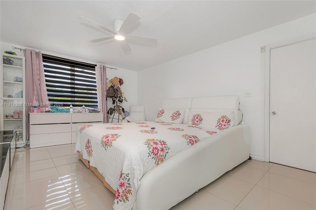 Active With Contract: $2,600,000 (6 beds, 2 baths, 3950 Square Feet)