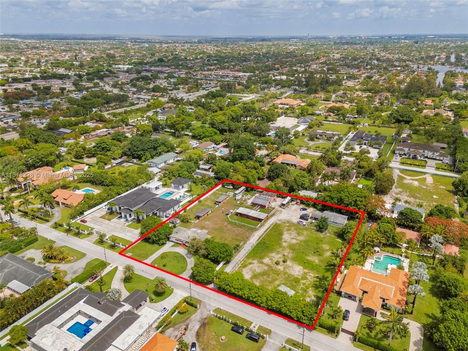 Active With Contract: $2,600,000 (6 beds, 2 baths, 3950 Square Feet)