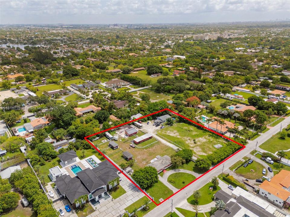 Active With Contract: $2,600,000 (6 beds, 2 baths, 3950 Square Feet)