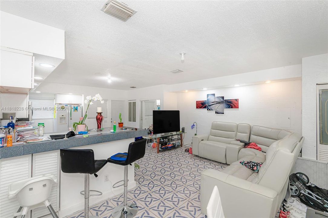 Active With Contract: $2,600,000 (6 beds, 2 baths, 3950 Square Feet)