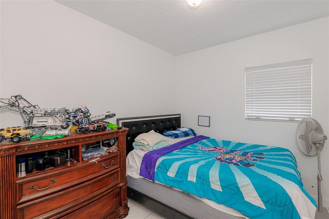 Active With Contract: $2,600,000 (6 beds, 2 baths, 3950 Square Feet)