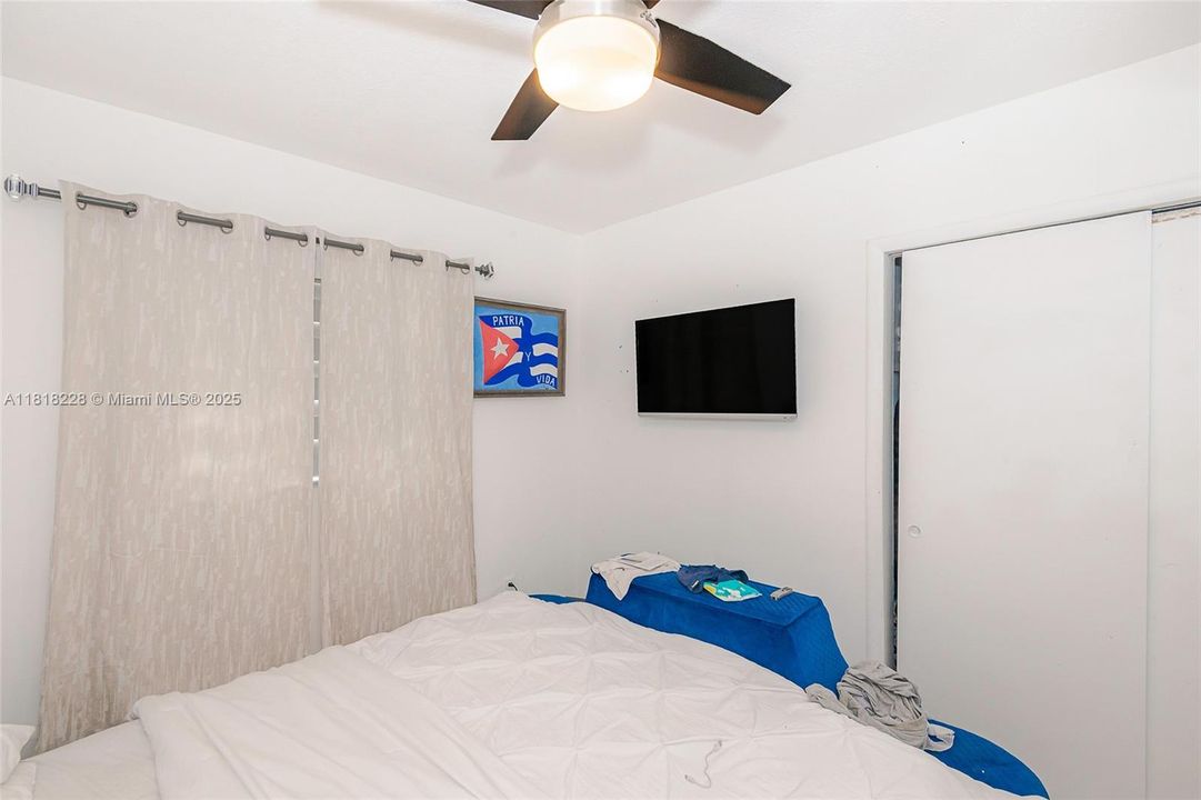 Active With Contract: $2,600,000 (6 beds, 2 baths, 3950 Square Feet)