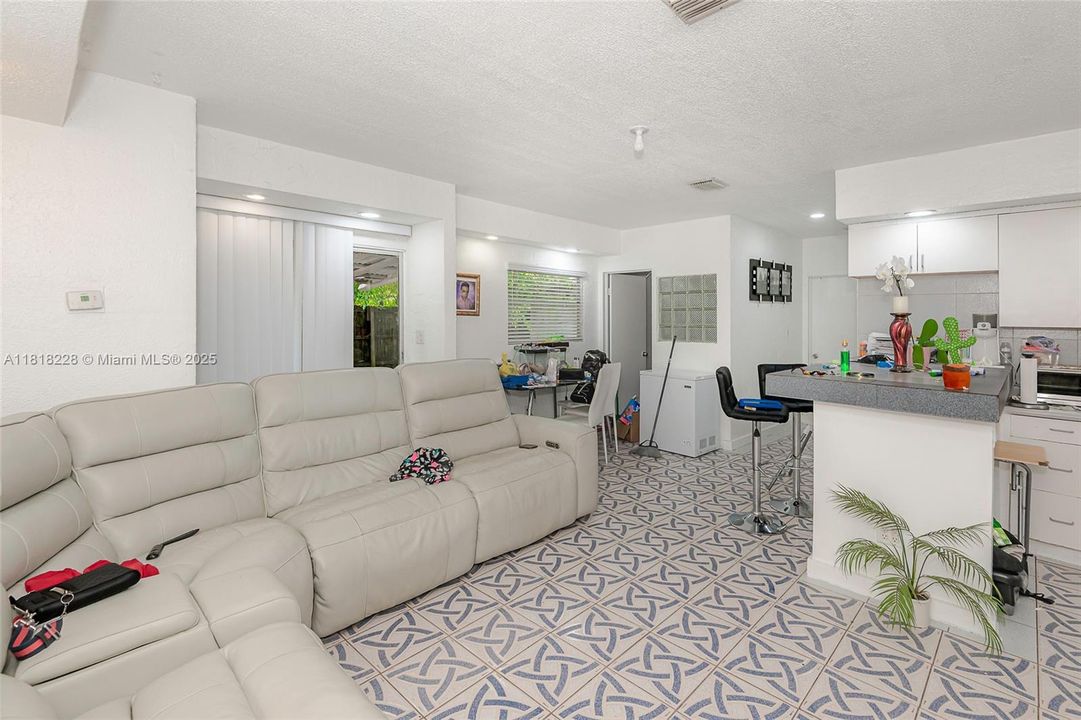 Active With Contract: $2,600,000 (6 beds, 2 baths, 3950 Square Feet)