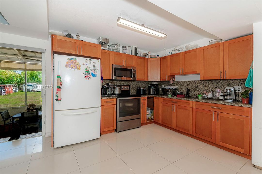 Active With Contract: $2,600,000 (6 beds, 2 baths, 3950 Square Feet)