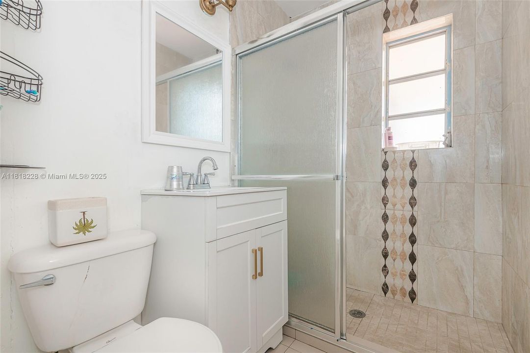 Active With Contract: $2,600,000 (6 beds, 2 baths, 3950 Square Feet)