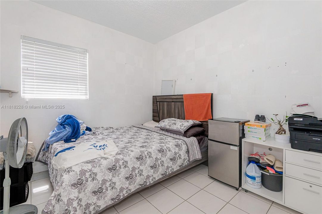 Active With Contract: $2,600,000 (6 beds, 2 baths, 3950 Square Feet)