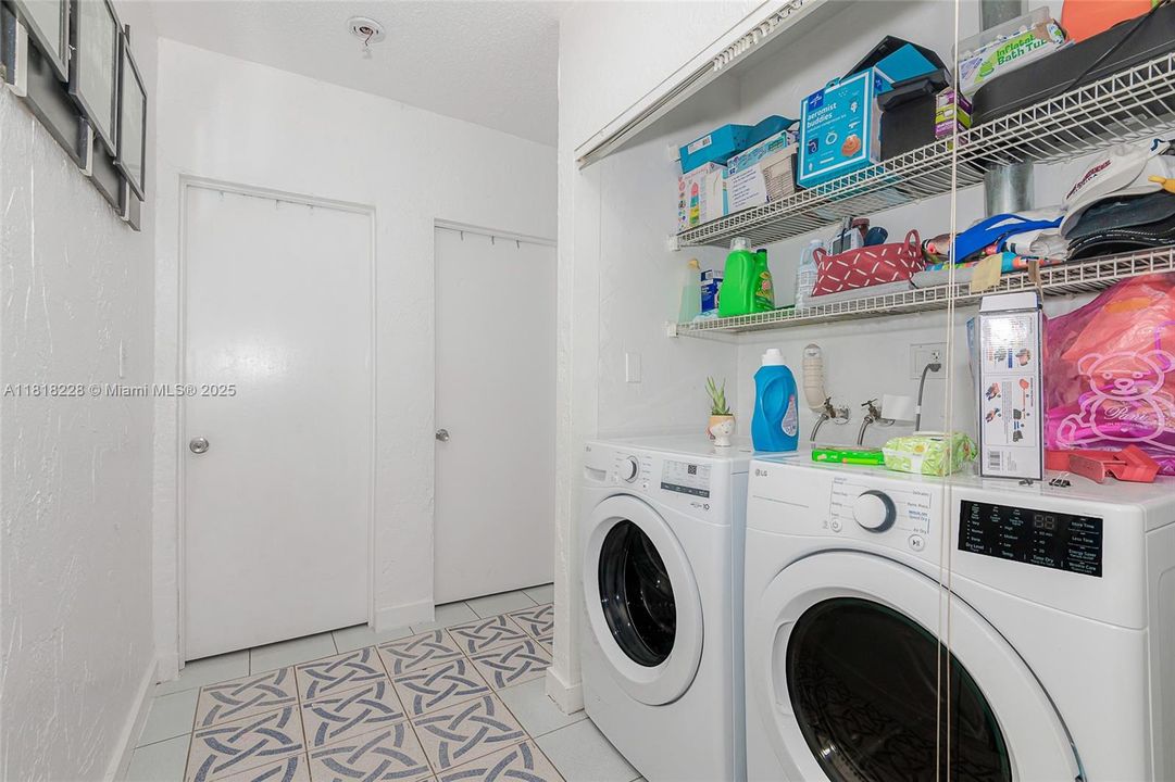 Active With Contract: $2,600,000 (6 beds, 2 baths, 3950 Square Feet)