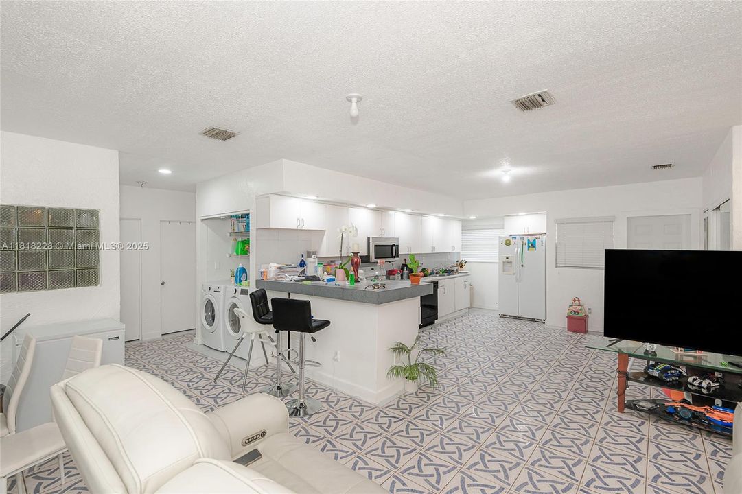 Active With Contract: $2,600,000 (6 beds, 2 baths, 3950 Square Feet)