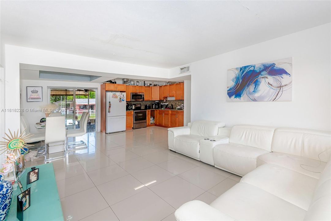 Active With Contract: $2,600,000 (6 beds, 2 baths, 3950 Square Feet)