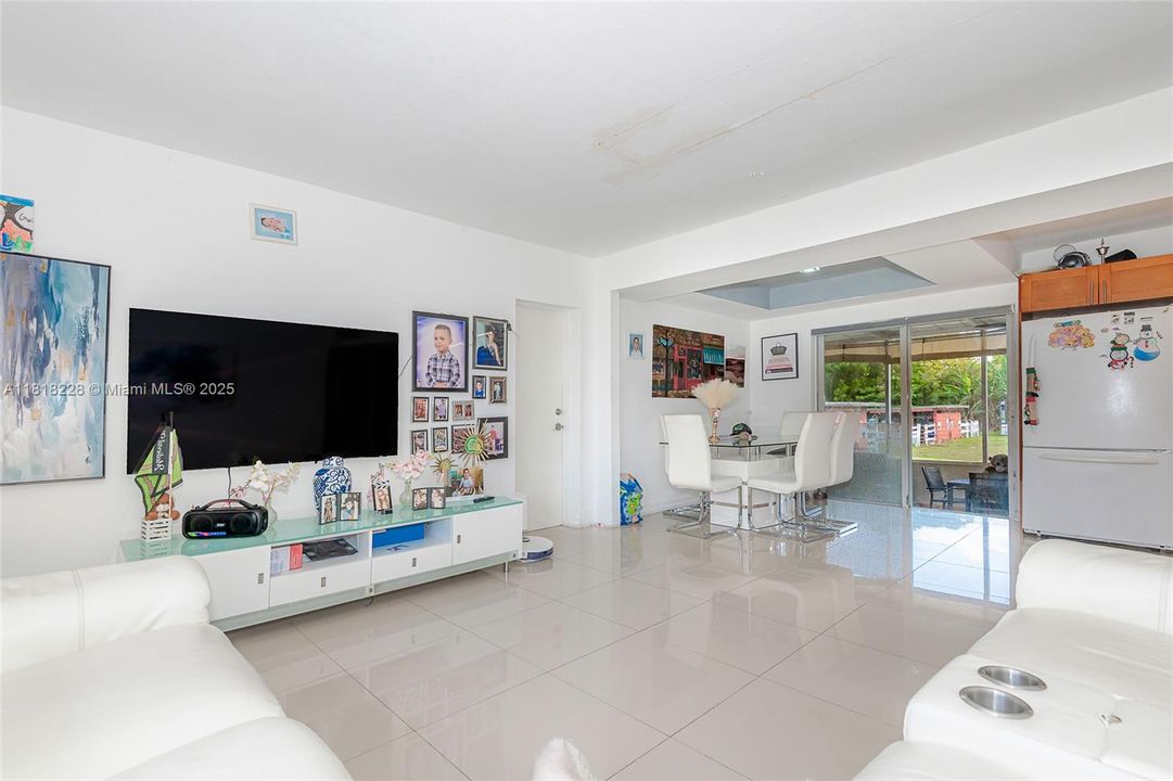 Active With Contract: $2,600,000 (6 beds, 2 baths, 3950 Square Feet)