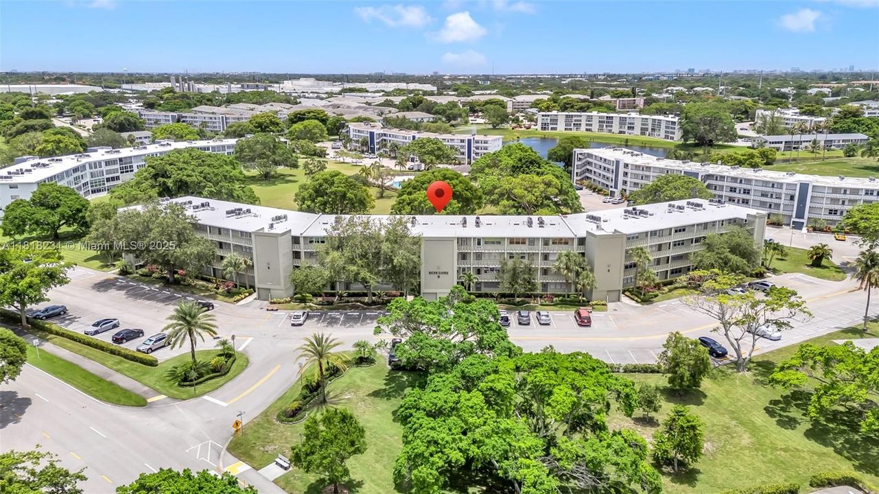 待售: $109,000 (1 贝兹, 2 浴室, 719 平方英尺)