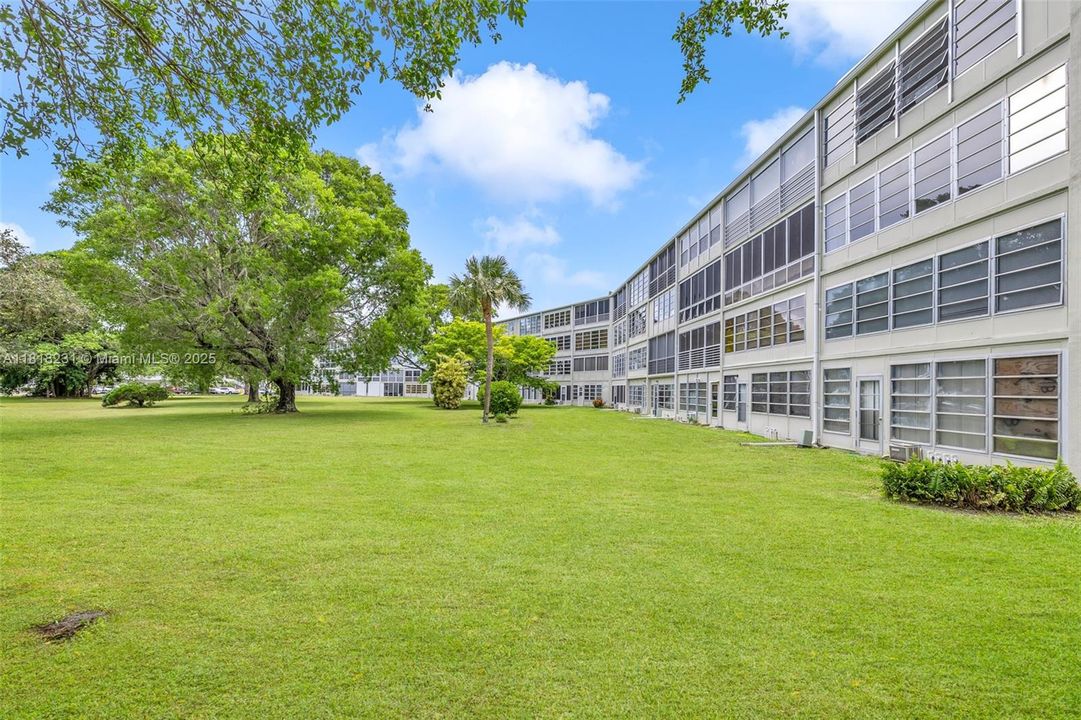 待售: $109,000 (1 贝兹, 2 浴室, 719 平方英尺)