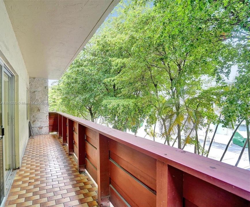 Vendido Recientemente: $370,000 (2 camas, 2 baños, 1180 Pies cuadrados)