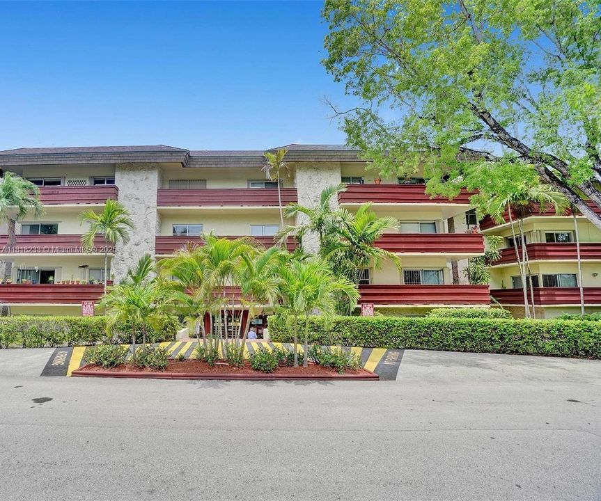 Vendido Recientemente: $370,000 (2 camas, 2 baños, 1180 Pies cuadrados)