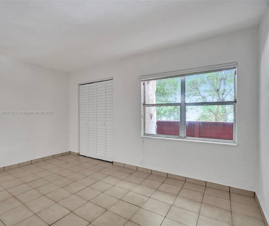 Vendido Recientemente: $370,000 (2 camas, 2 baños, 1180 Pies cuadrados)