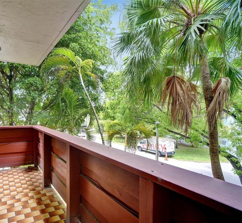 Vendido Recientemente: $370,000 (2 camas, 2 baños, 1180 Pies cuadrados)