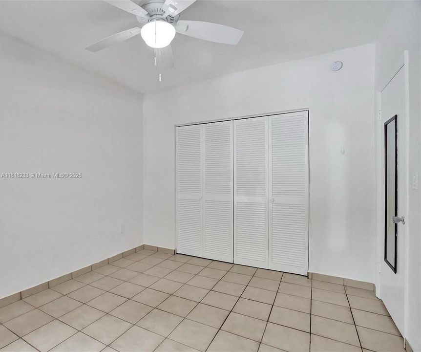 Vendido Recientemente: $370,000 (2 camas, 2 baños, 1180 Pies cuadrados)