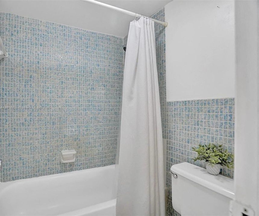 Vendido Recientemente: $370,000 (2 camas, 2 baños, 1180 Pies cuadrados)