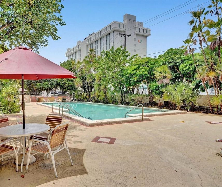 Vendido Recientemente: $370,000 (2 camas, 2 baños, 1180 Pies cuadrados)