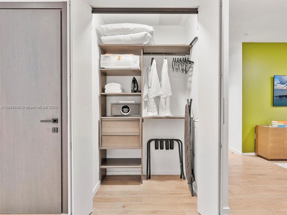 В аренду: $5,900 (1 спален, 1 ванн, 579 Квадратных фут)