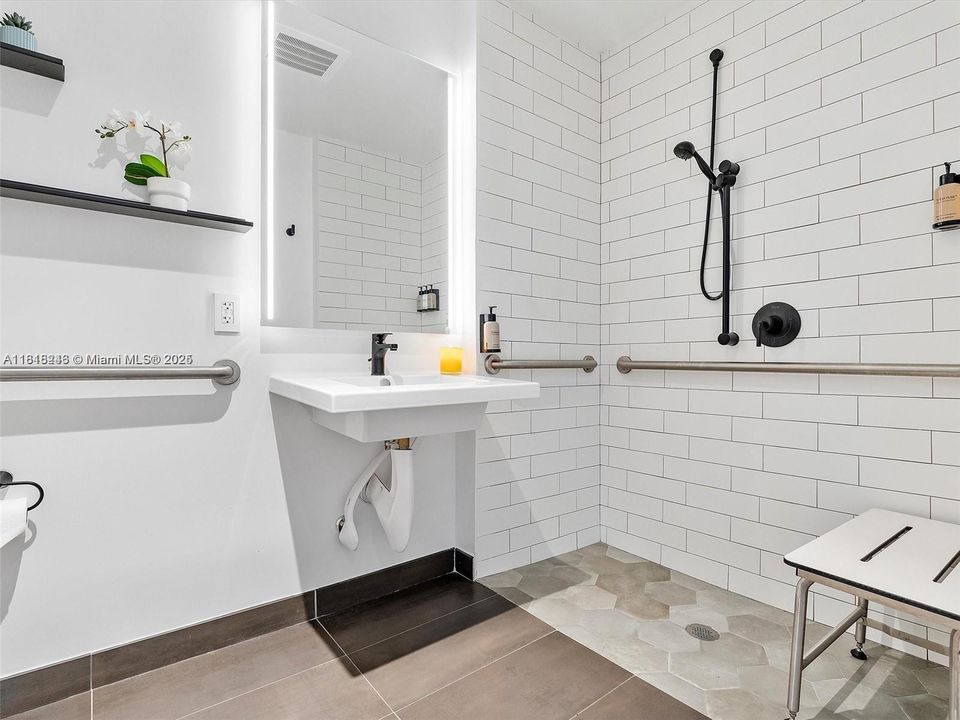 В аренду: $5,900 (1 спален, 1 ванн, 579 Квадратных фут)