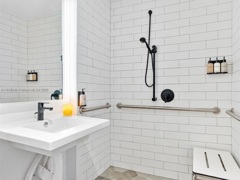 В аренду: $5,900 (1 спален, 1 ванн, 579 Квадратных фут)