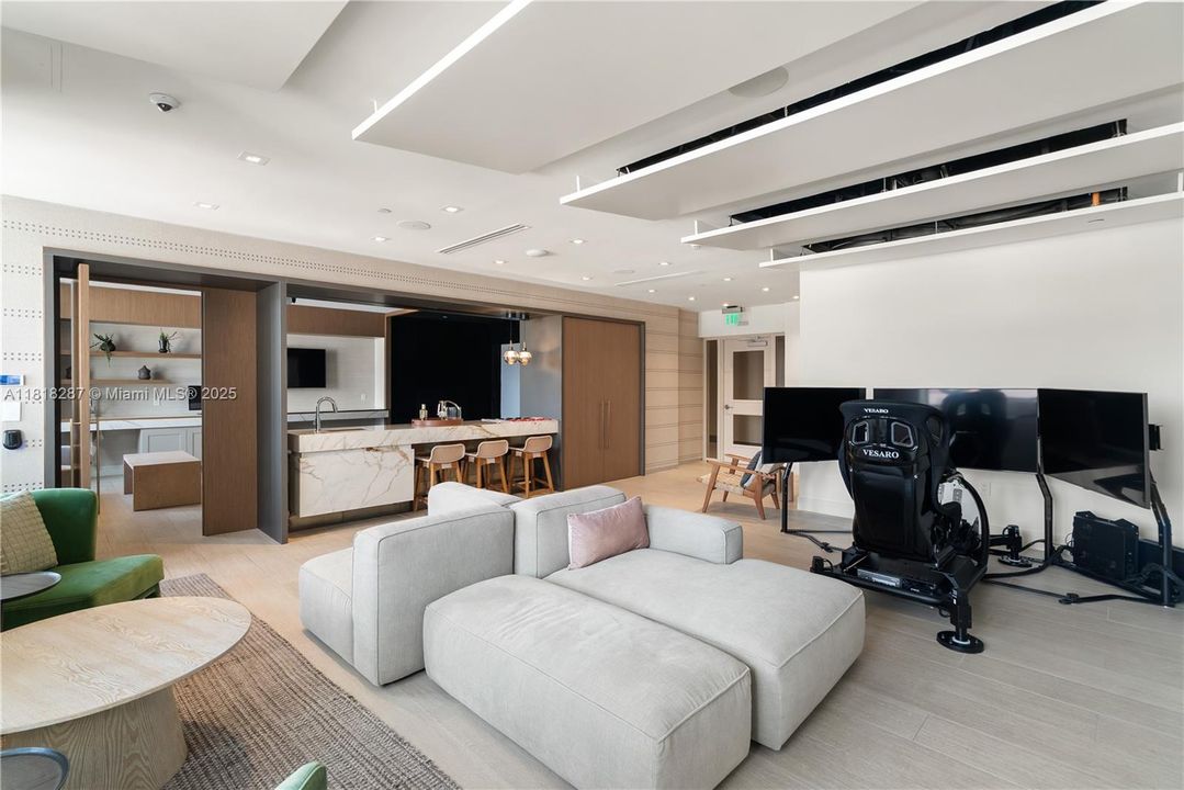 Active With Contract: $15,500 (3 beds, 3 baths, 2732 Square Feet)