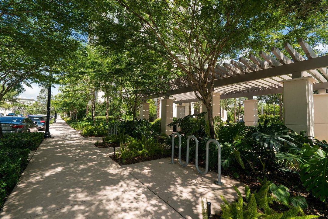 Active With Contract: $15,500 (3 beds, 3 baths, 2732 Square Feet)