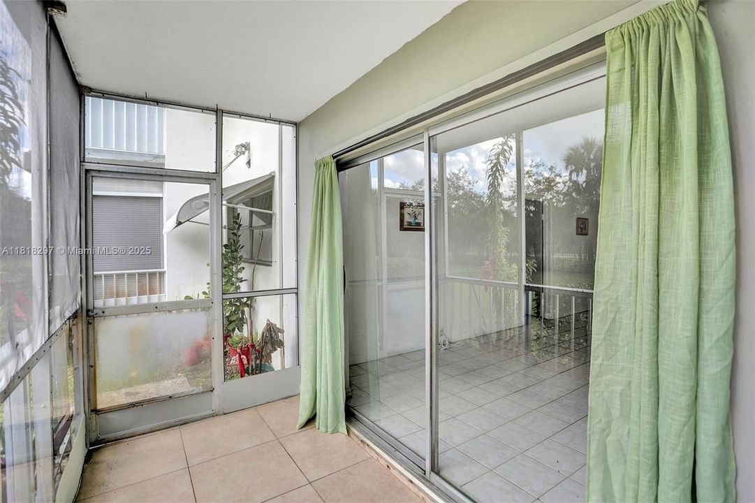 Под контрактом: $170,000 (1 спален, 1 ванн, 672 Квадратных фут)