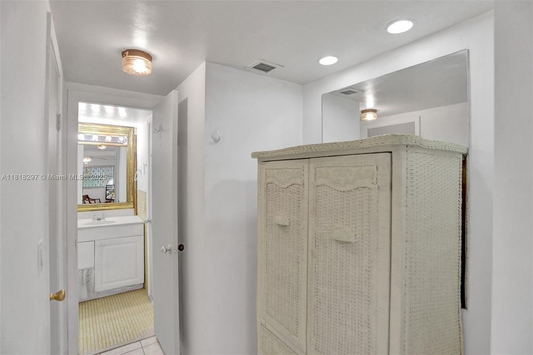 Под контрактом: $170,000 (1 спален, 1 ванн, 672 Квадратных фут)