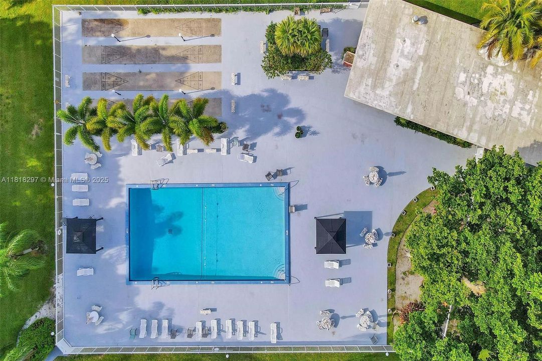 Под контрактом: $170,000 (1 спален, 1 ванн, 672 Квадратных фут)