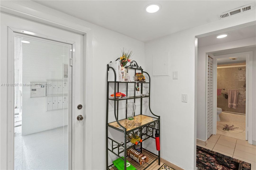 Под контрактом: $170,000 (1 спален, 1 ванн, 672 Квадратных фут)