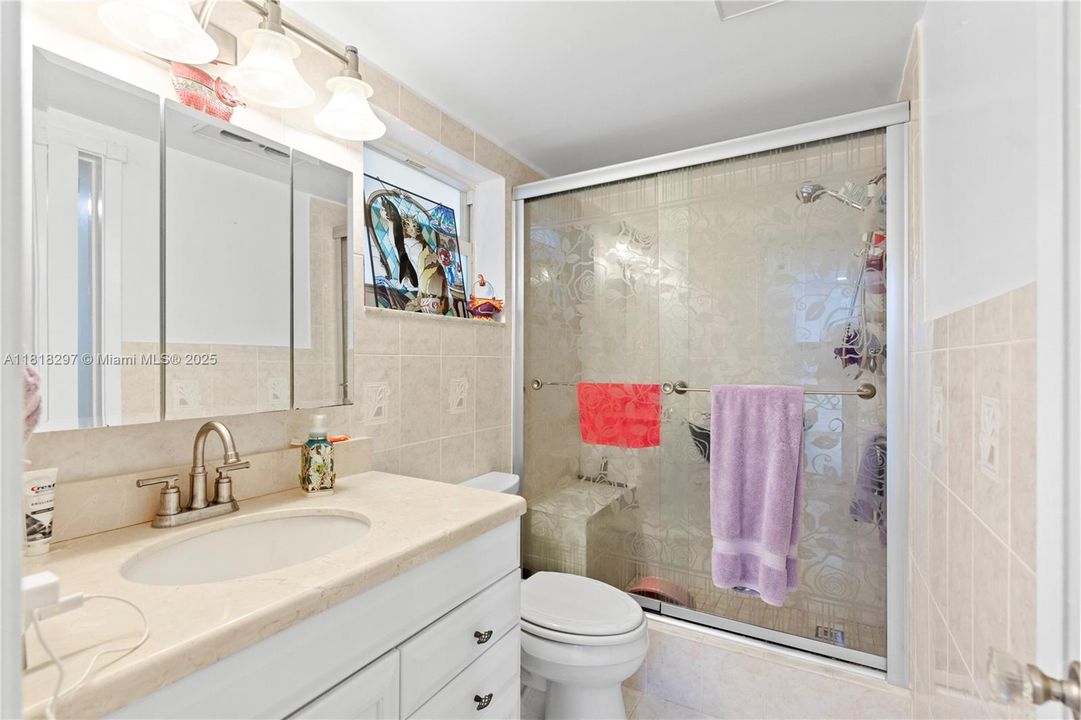 Под контрактом: $170,000 (1 спален, 1 ванн, 672 Квадратных фут)