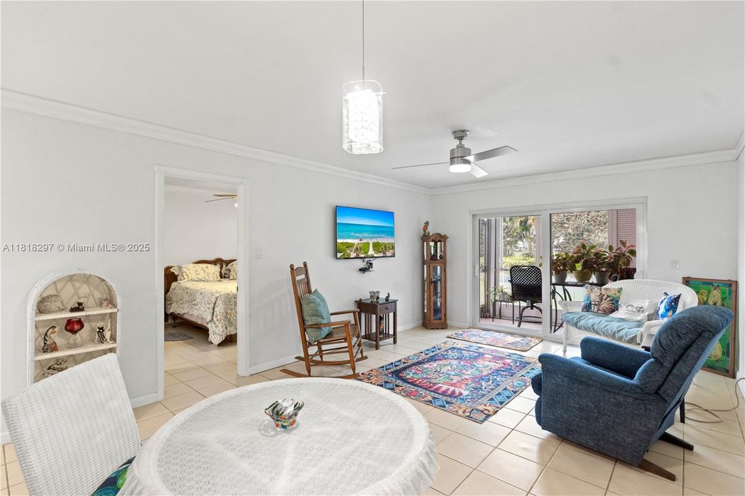 Под контрактом: $170,000 (1 спален, 1 ванн, 672 Квадратных фут)