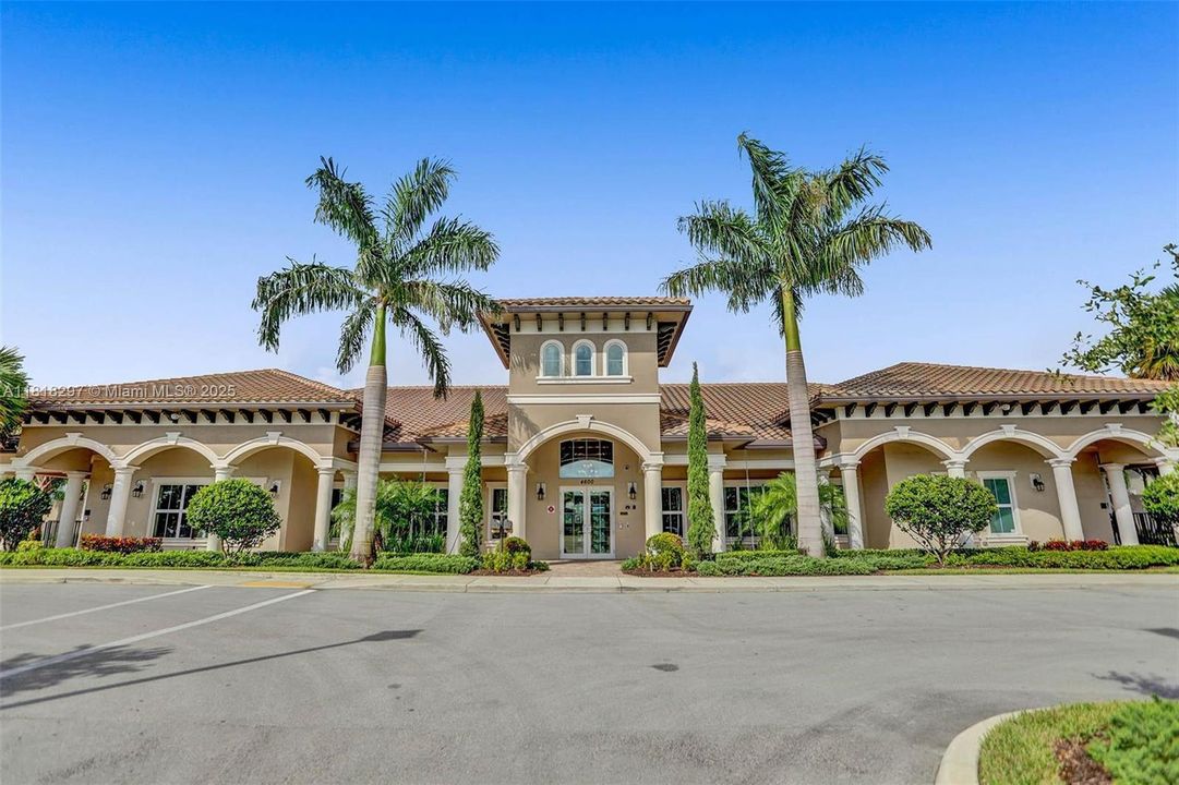 Под контрактом: $170,000 (1 спален, 1 ванн, 672 Квадратных фут)