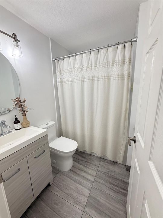 2nd Bathroom