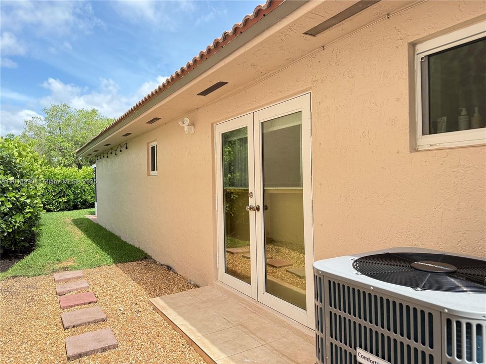 Vendido Recientemente: $550,000 (3 camas, 2 baños, 1381 Pies cuadrados)