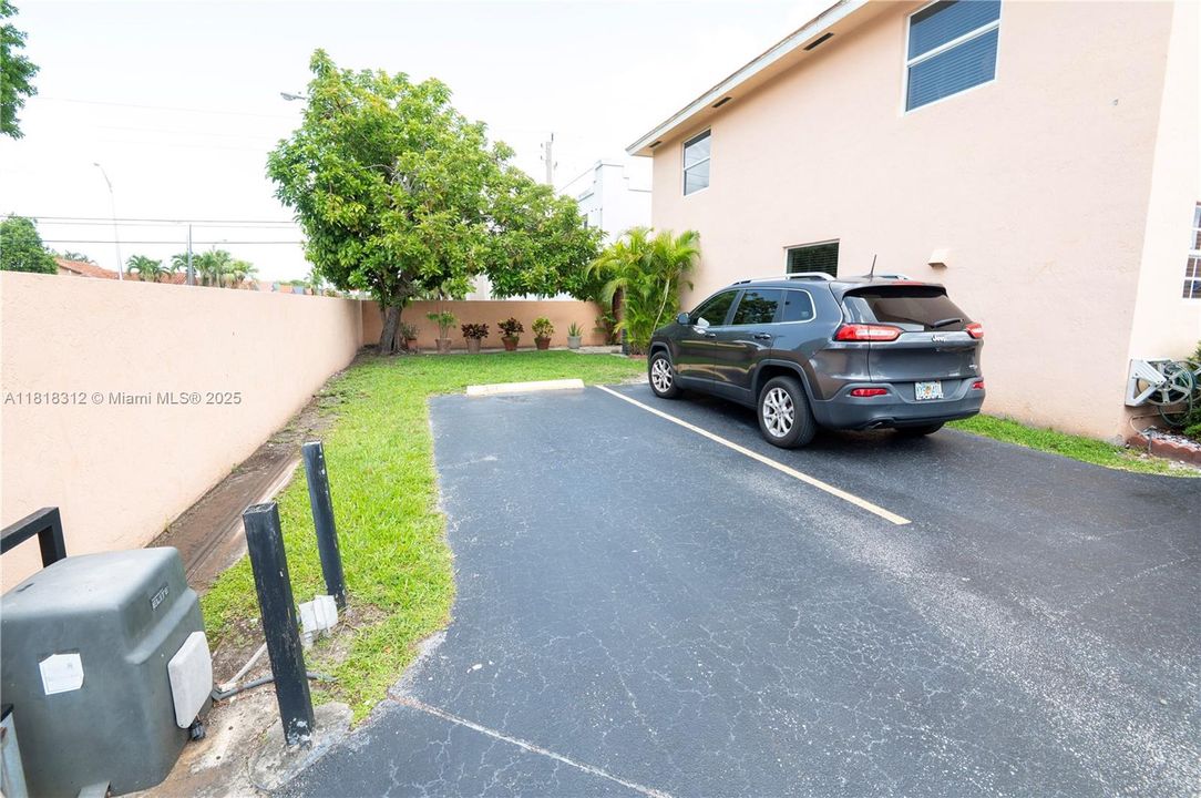 合同活跃: $320,000 (2 贝兹, 1 浴室, 1090 平方英尺)