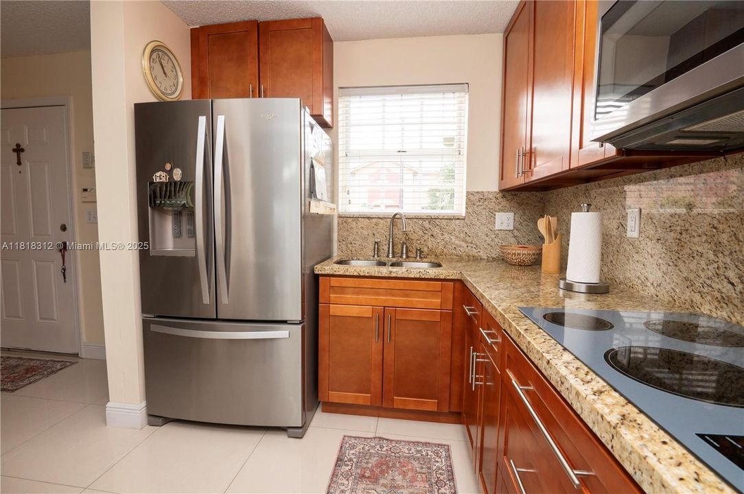 合同活跃: $320,000 (2 贝兹, 1 浴室, 1090 平方英尺)