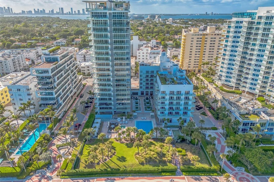 For Sale: $2,495,000 (2 beds, 2 baths, 1621 Square Feet)