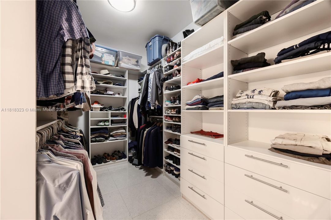 Недавно продано: $1,849,000 (4 спален, 3 ванн, 2614 Квадратных фут)