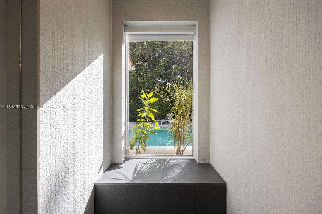 Недавно продано: $1,849,000 (4 спален, 3 ванн, 2614 Квадратных фут)